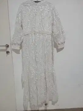 Dress panjang butih brukat timbul