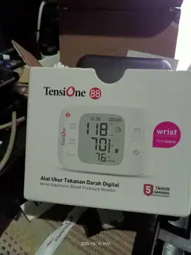 ALAT TENSIMETER DIGITAL DIPERGELANGAN TANGAN, (UKUR TEKANAN DARAH)