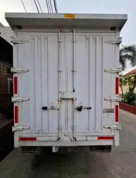 Dijual cepat truk bekas