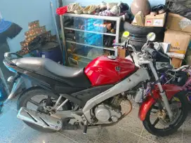 Yamaha Vixion merah