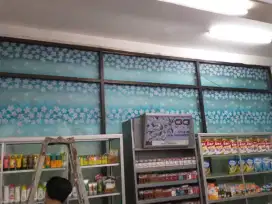 Stiker sanblas motif cantik dipasang dibagian seluruh ruangan