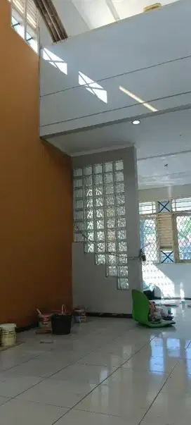 Dijual Rumah di hook strategis, halaman luas dua lantai pasti cocok .
