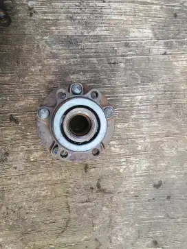 Hub roda belakang nisan serena