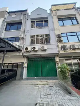Ruko Sewa Cocok di Jadikan Kantor Lokasi Strategis Dekat MRT