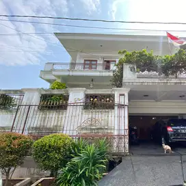 Rumah Nyaman dan Asri dalam Komplek Bukit Cinere Indah
