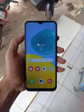 Samsung M14 5G 4/128 second. Masih joss