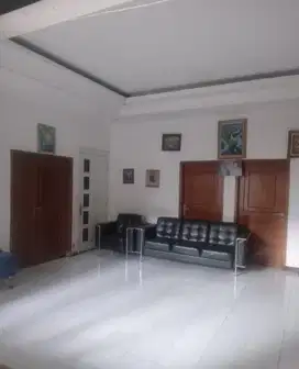 Rumah Tinggal Berikut Rumah Kost di Area Komersial Pengadegan Selatan