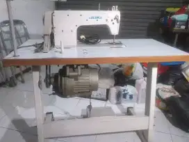 Dijual mesin jahit JUKI seken baru dipakai sebentar.