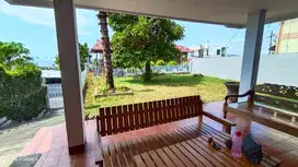 Sewa rumah dengan taman. Full furniture.