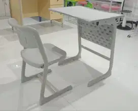 Meja sekolah tingkat SMA