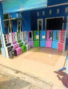 Rak hias kosmetik