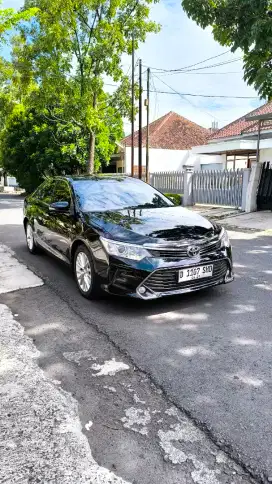Camry V at 2.5 2016 hitam