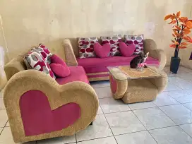 Di jual sofa ruang tamu minimalist L 1 set pink.