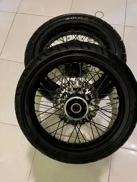 Dijual cepat velg crf150 supermoto