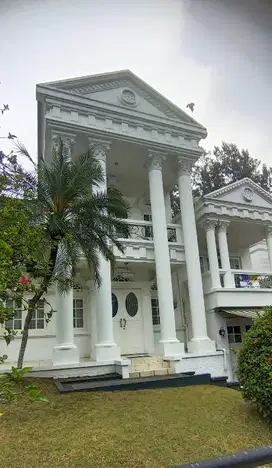 Rumah Mewah di Legenda Wisata Cibubur