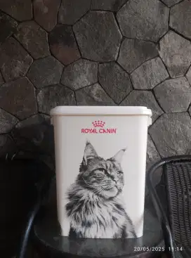 Container dog/cat food, Bandung
