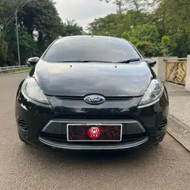 FORD FIESTA 1.4 TREND AT 2012 Tangan 1