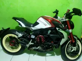 Motor mv Agusta 800 Dragster