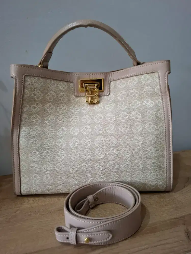 Tas everbest cream ( preloved 98 % )
