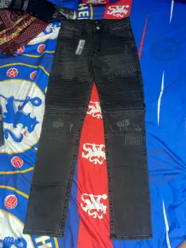 RYDE Biker Jeans Vol.04 Black Washed Slimfit
SIZE 29