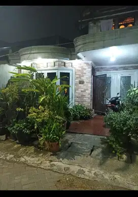 rumah cantik dua lantai siap huni di Tangerang