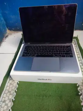 Macbook pro 2017 8/128 harus ganti lcd minus nya