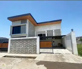 rumah di cisaranten bagus dan bisa untuk workshop ada basement