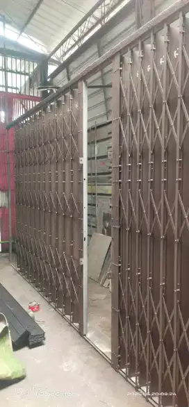 pintu harmonika