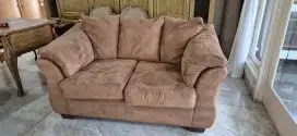 Sofa premium INFORMA coklat tua, ukuran 160 x 93 cm