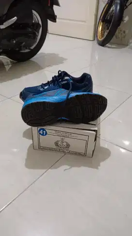 Sepatu olah raga
