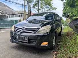 Innova Diesel V Matic 2010 Hitam AC Digital
