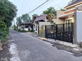 Rumah Baru Siap Huni Spesifikasi Mewah daerah Besi Jakal 13 Timur UII