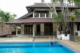 Rumah luas dengan kolam renang di Cilandak,Cipete jaksel