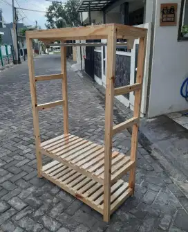 Gantungan Baju Bahan Kayu Jati Belanda/Kayu Pinus