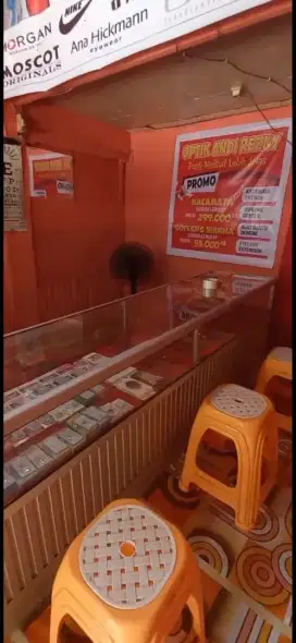 DISEWAKAN TEMPAT USAHA LOKASI STRATEGIS