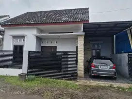Disewakan Rumah Dekat Taman Hijau Simpang Lima Gumul