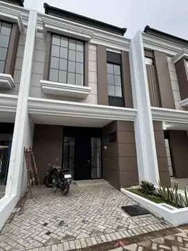 Disewakan Rumah gress Regency One east point Surabaya timur