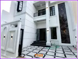 Rumah Plemburan Gaya Modern Classic