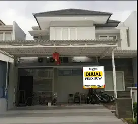Jual Rumah 2 lt  Royal Residence