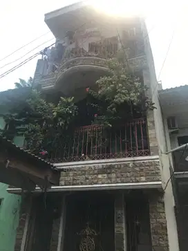 Di jual cepat BU rumah kost strategis di Kuningan Jakarta Selatan
