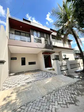 HOT SALE RUMAH BARU JADI - MODERN DESIGN DI VILLA MELATI MAS - HOEK