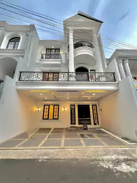Jual rumah 3 lantai dekat TB simatupang jakarta selatan