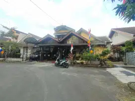 Dijual rumah menghadap taman lt176/180 hrg1,6m komplek arcamanik endah