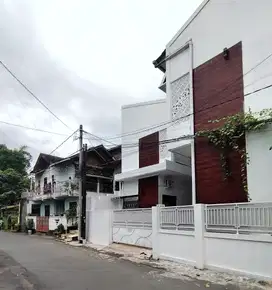 DIJUAL KOST JOGJA EKSKLUSIF FULL PENGHUNI, Kampus UGM, UTY, DLL