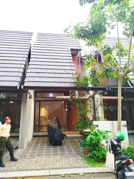 DI JUAL RUMAH 2 LANTAI FLEEKHAUZ FURNISHED LUAS 48 m2 BSD TANGERANG