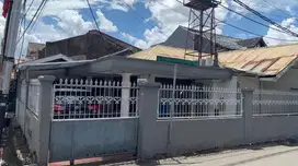 Dijual rumah lokasi strategis untuk usaha di Peninggaran, Keb. Lama