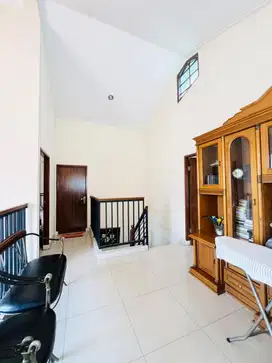 Dijual Rumah 2 Lantai Gratis AC di Komplek Sektor 3 Bintaro Jaya