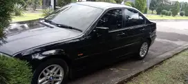 BMW 318i 2001 Bensin