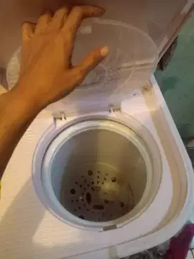 Mesin cuci 2 tabung merek sharp