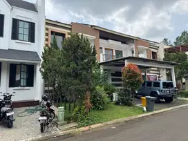 Dijual Rumah Gandeng Dengan Taman Yang Luas!  The Green BSD